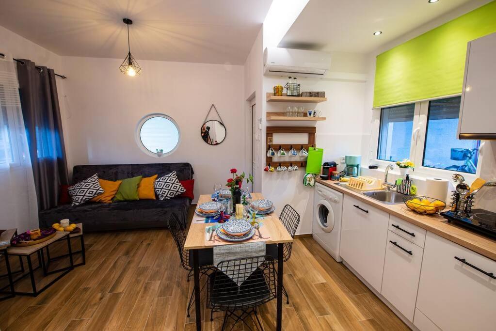 Lemon Garden Stylish Private Apartment Kalamata Bagian luar foto