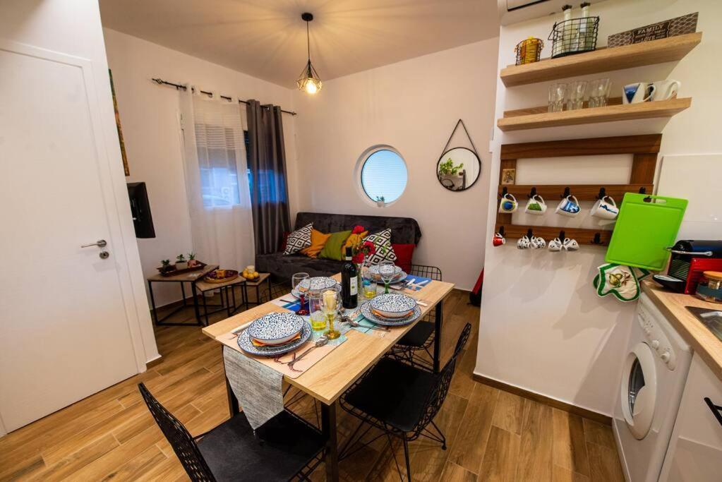 Lemon Garden Stylish Private Apartment Kalamata Bagian luar foto
