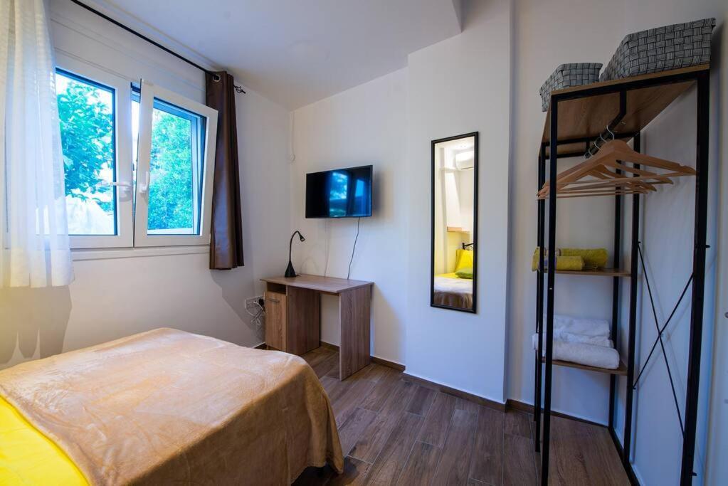 Lemon Garden Stylish Private Apartment Kalamata Bagian luar foto