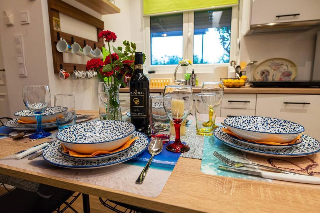 Lemon Garden Stylish Private Apartment Kalamata Bagian luar foto