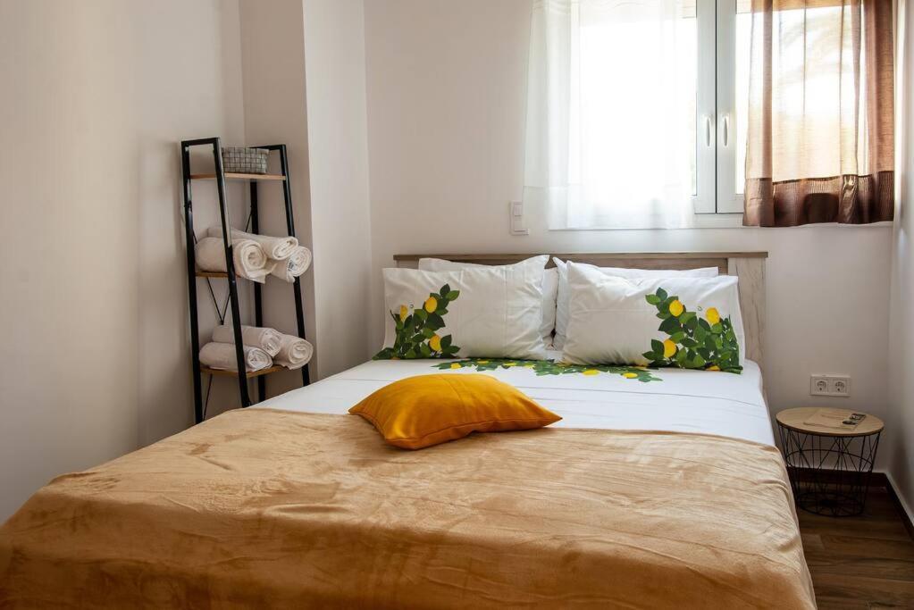 Lemon Garden Stylish Private Apartment Kalamata Bagian luar foto