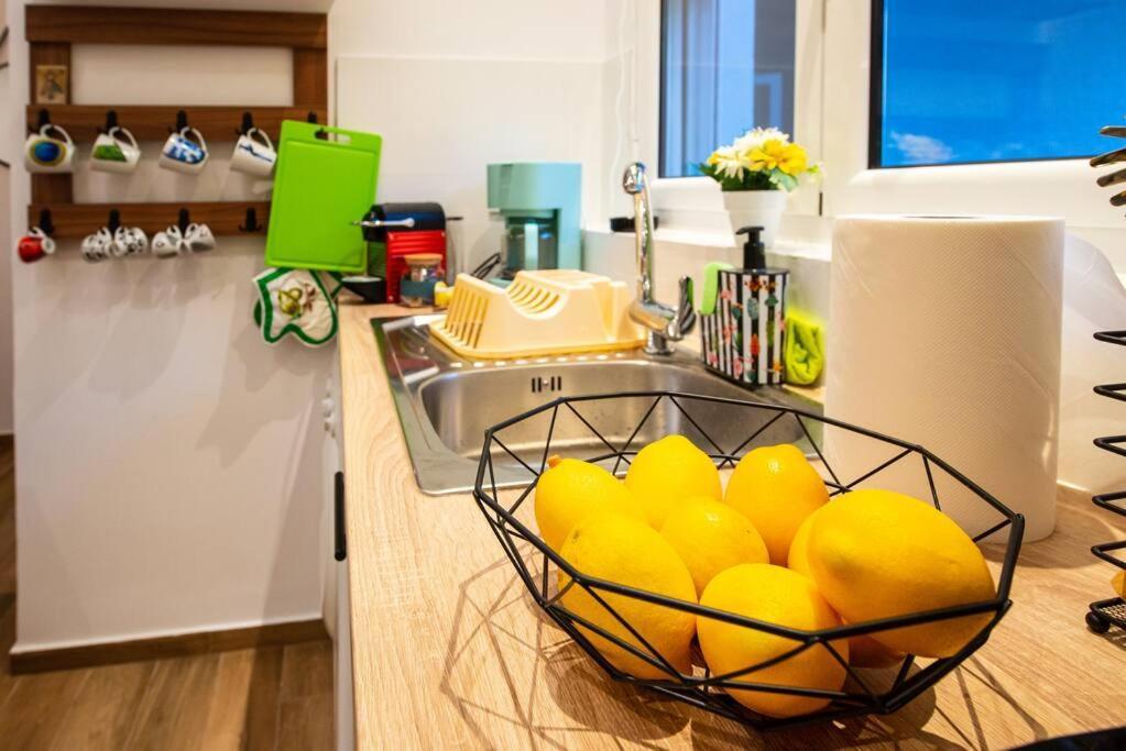 Lemon Garden Stylish Private Apartment Kalamata Bagian luar foto