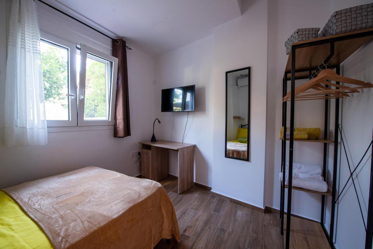 Lemon Garden Stylish Private Apartment Kalamata Bagian luar foto