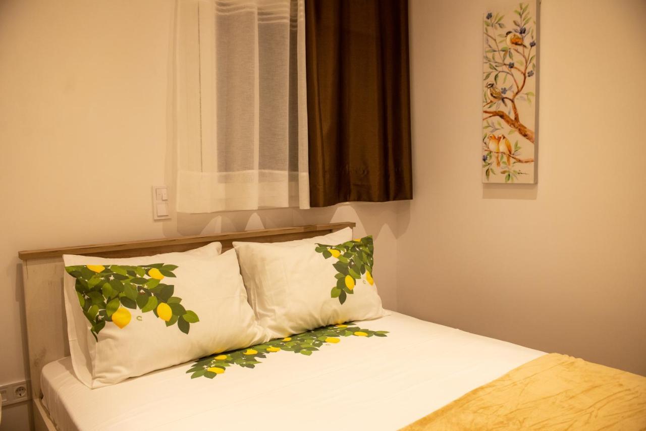 Lemon Garden Stylish Private Apartment Kalamata Bagian luar foto