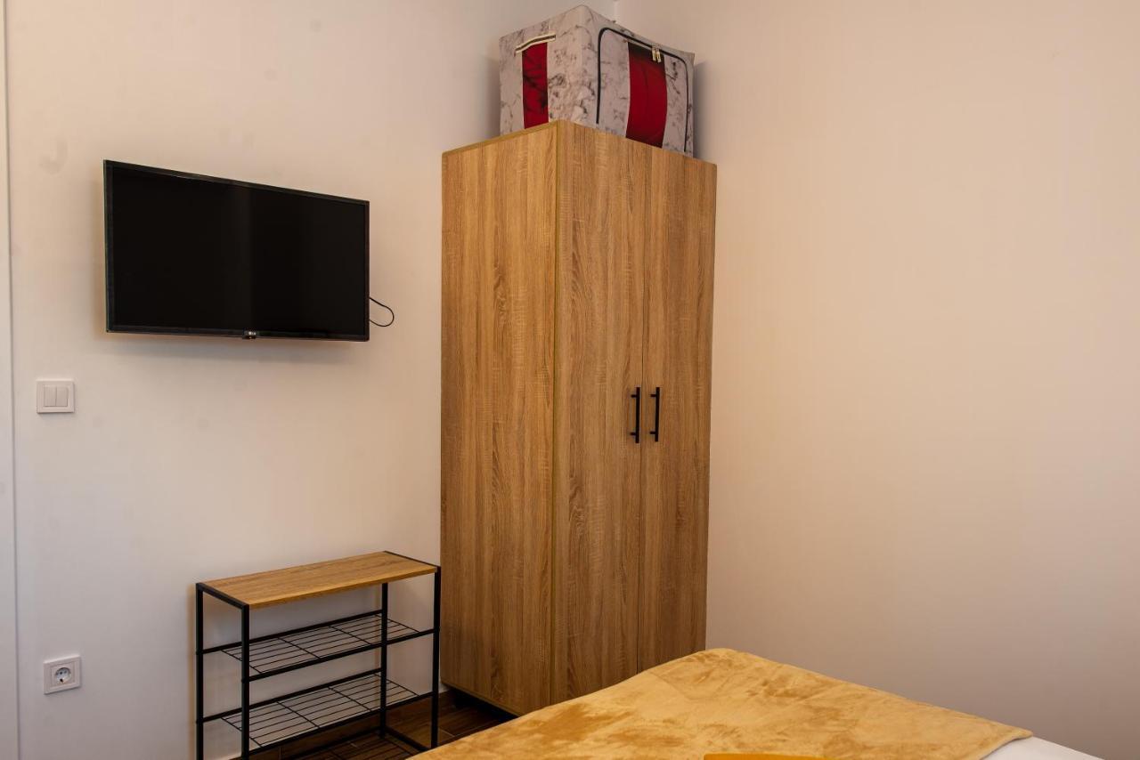 Lemon Garden Stylish Private Apartment Kalamata Bagian luar foto