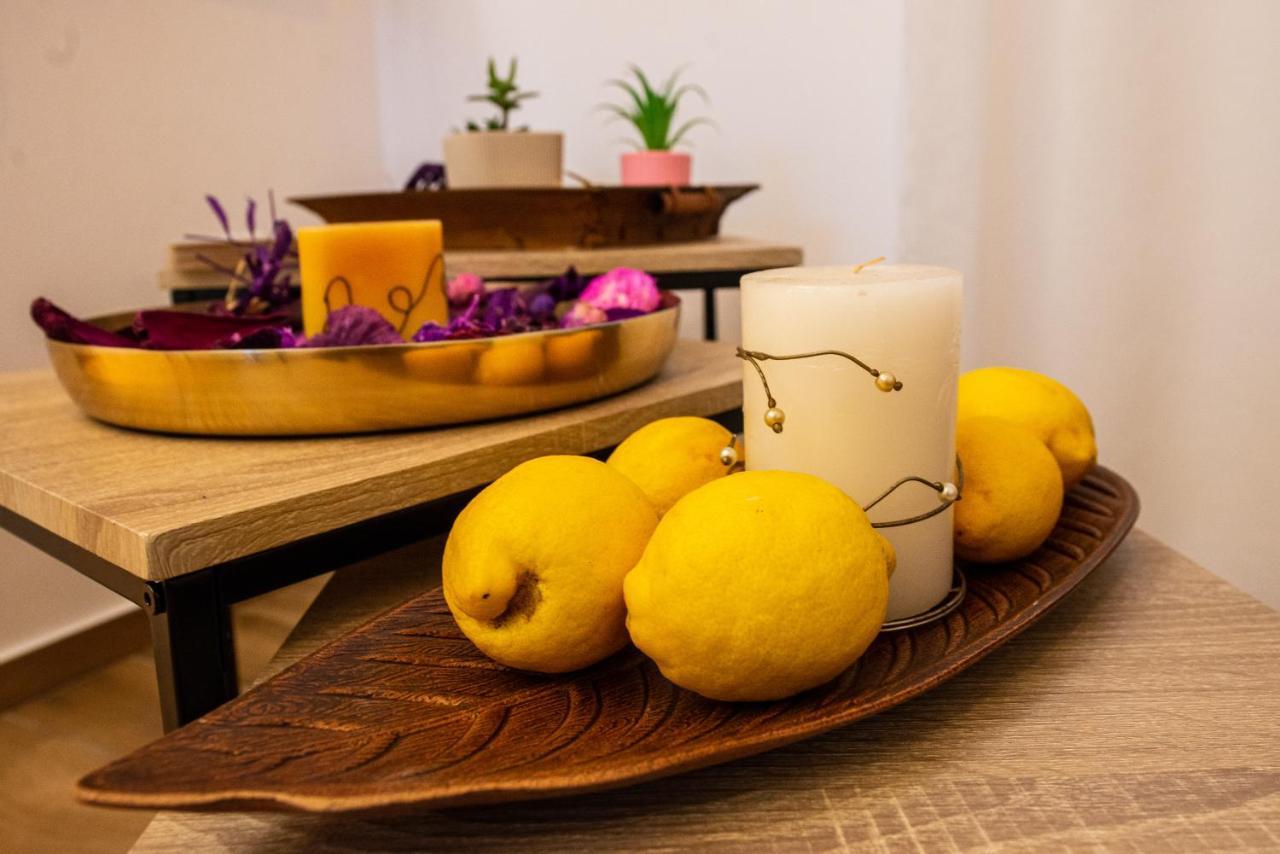 Lemon Garden Stylish Private Apartment Kalamata Bagian luar foto